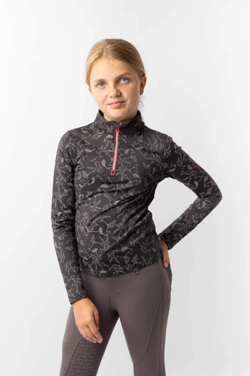 Koszulka jeździecka dziecięca termiczna Horze Pegasus w kolorze caviar black zaprezentowana przez modelkę