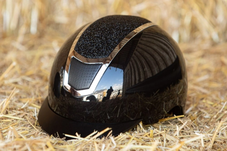 Błyszczący kask jeździecki Harry's Horse Matternhorn w kolorze black/silver