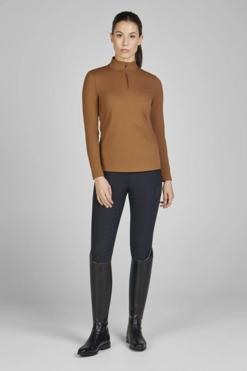 Koszulka treningowa damska Eskadron Half-Zip w kolorze almond zaprezentowana przez modelkę widoczna z przodu