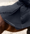 Płaszcz do jazdy konnej ELT Opal w kolorze granatowym zaprezentowany przez modelkę