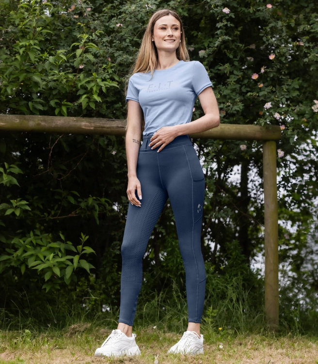 Breginsy damskie na lato ELT Ella w wkolorze denim blue zaprezentowane przez modelkę