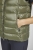 Kamizelka z kieszeniami zapinanymi na zamek Eskadron Classic Sports Quilt w kolorze dusty olive zaprezentowana przez modelkę