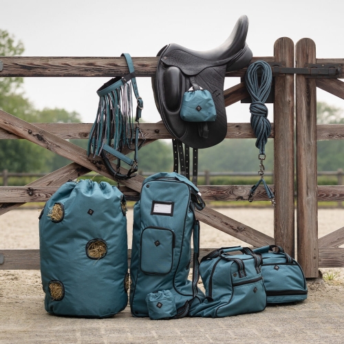 Akcesoria jeździeckie w kolorze ocean breeze QHP Collection SS25