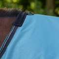 Derka przeciwdeszczowa z ochroną na kłąb w kolorze błękitnym QHP Collection
