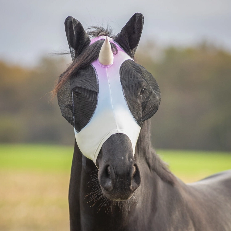Maska na owady dla konia QHP Unicorn na koniu
