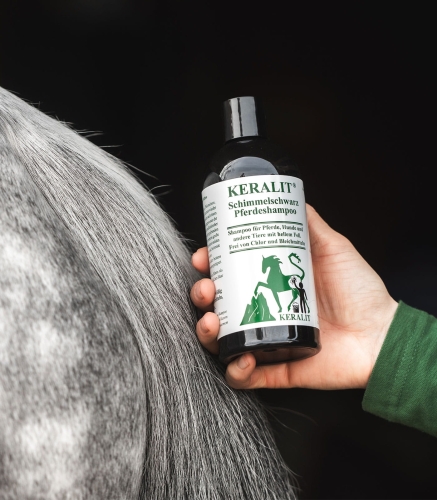 Szampon dla koni o siwej i jasnej sierści Keralit White Horse 500ml