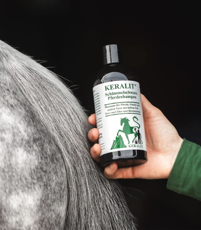 Szampon dla koni o siwej i jasnej sierści Keralit Grey Horse 500ml