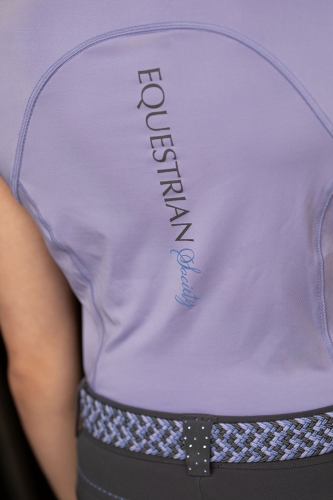 Koszulka jeździecka z logo Harry's Horse Hazel w kolorze fioletowym widoczna z tyłu