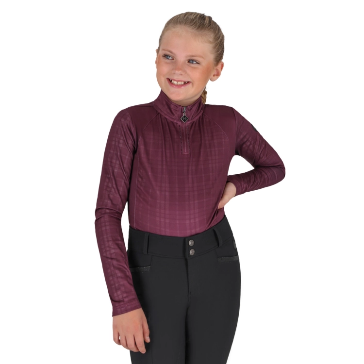 Bluzka jeździecka dziecięca QHP Junior Zahra w kolorze bordowym zaprezentowana przez modelkę
