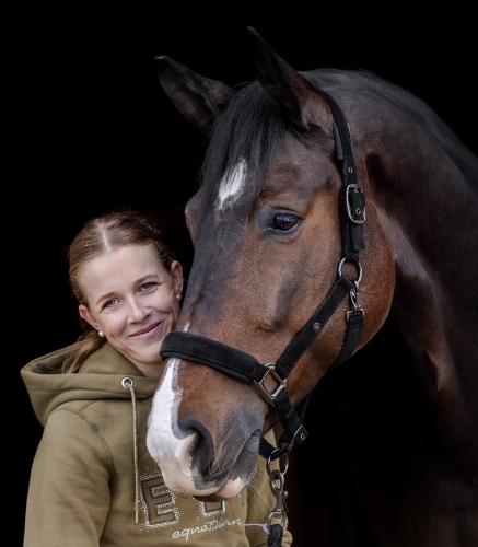 Kantar dla konia Waldhausen Gallen w kolorze czarnym na koniu