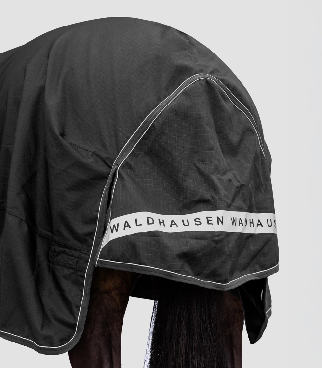 Derka padokowa 1200D/50g z klapą na ogon Waldhausen Scandic w kolorze czarnym