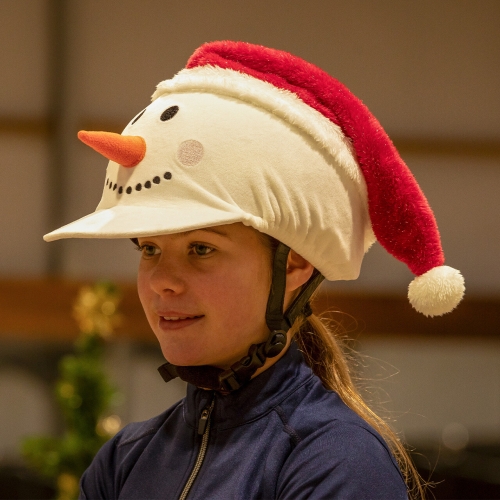 Świąteczna czapka na kask jeździecki QHP Christmas Snowman