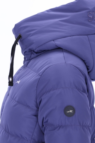 Kurtka jeździecka z logo Schockemöhle Violet w kolorze niebieskim zaprezentowana przez modelkę