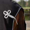 Derka polarowa z ozdobnym haftem QHP Ornament