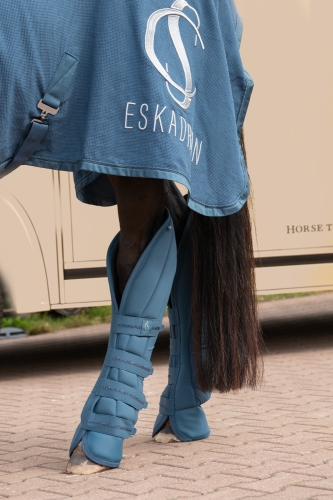 Ochraniacze transportowe Eskadron Classic Sports Softshell Jewel w kolorze niebieskim