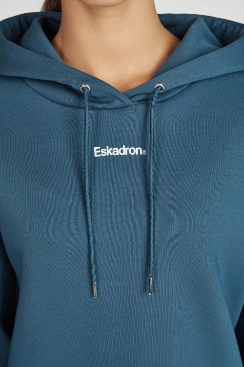 Bluza jeździecka Eskadron Hood w kolorze niebieskim widoczna z przodu