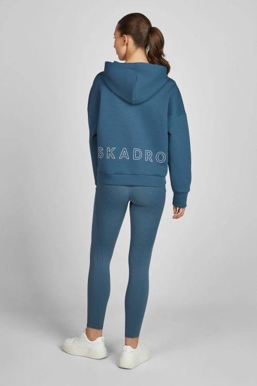 Bluza Eskadron Classic Sports Hood w kolorze niebieskim zaprezentowana przez modelkę