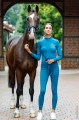 Legginsy jeździeckie Schockemöhle Air Sporty w kolorze niebieskim zaprezentowane przez modelkę