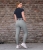 Pasek do bryczesów ELT Gemma Polo w kolorze granatowym na modelce z tyłu