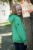 Bluza jeździecka dziecięca HKM Junior Maui w kolorze zielonym zaprezentowana przez modelkę