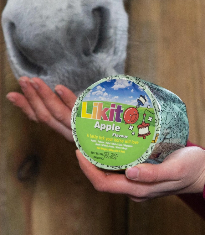 Lizawka dla konia Likit o smaku jabłkowym wkład 650g