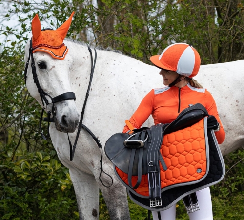 Pokrowiec na kask do WKKW QHP Eldorado w kolorze pomarańczowo-białym