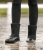 Buty stajenne ocieplane ELT Rainless Velours w kolorze black zaprezentowane przez modelkę
